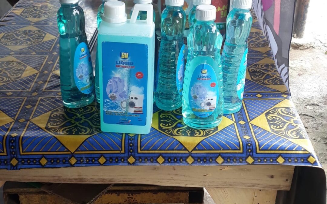 Dokumentasi Team Sales Mengirim Produk BN Housecare ke Masyarakat