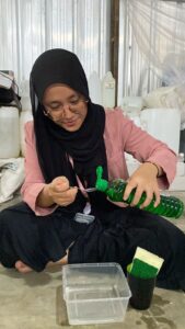 Tuang Sabun sesuai takaran sendok